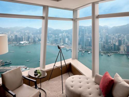 Deluxe Victoria Harbour Suite with King Bed, Club Lounge Access