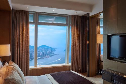 Deluxe Victoria Harbour Suite with King Bed, Club Lounge Access