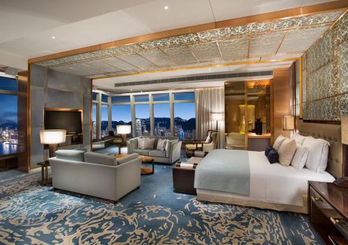 The Ritz-Carlton Suite with 2 Bedroom and Victoria Harbour view