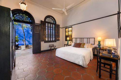 Ming Double Room (Pool Access)