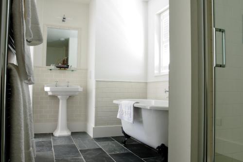 Superior Double or Twin Room with City View Bath and Shower