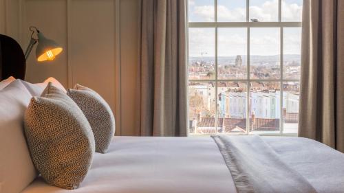 Suite with City and Park View