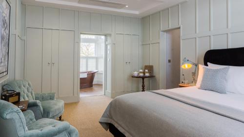 Suite with City and Park View