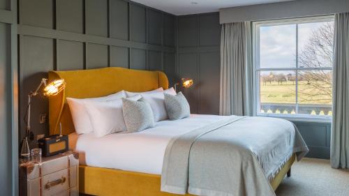 Suite with City and Park View