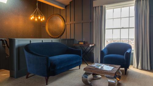 Suite with City and Park View