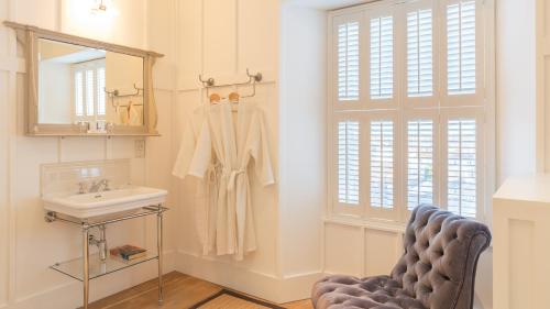 Luxury Double Room with Bath and City View