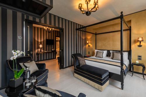 Suite with Canal View