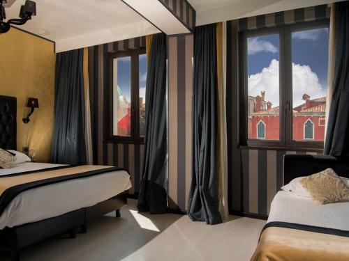 Deluxe Triple Room with Canal View