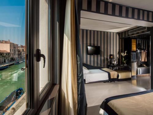 Deluxe Triple Room with Canal View