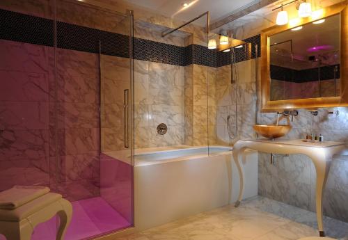 Deluxe Triple Room with Canal View