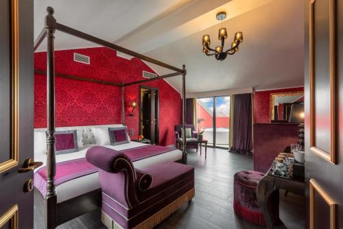 Panoramic Suite with two terraces and Jacuzzi