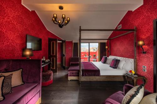 Panoramic Suite with two terraces and Jacuzzi