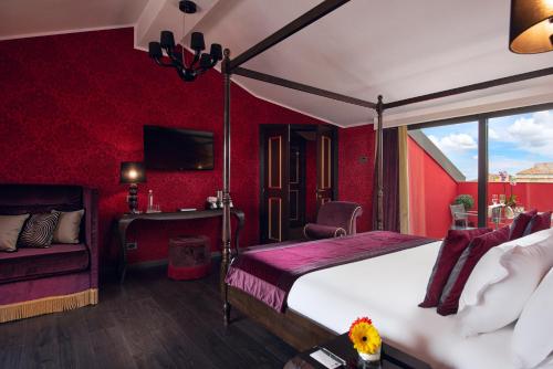 Panoramic Suite with two terraces and Jacuzzi