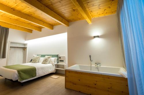 Queen Room with Garden View