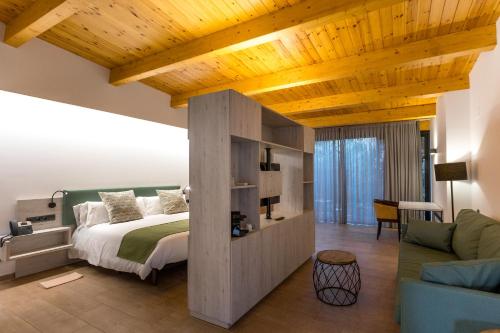 Queen Room with Garden View