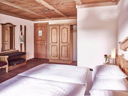 Superior Double Room with Balcony and Mountain View 