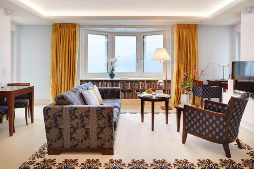 Suite with Lake View