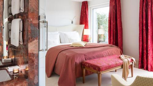Deluxe Junior Suite with Lake View