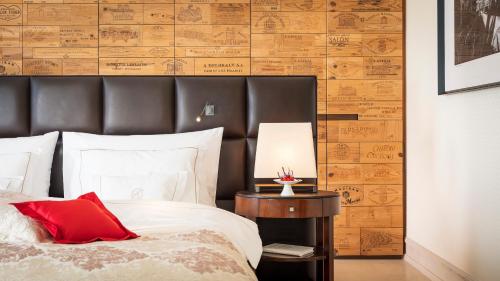 Deluxe Residence with Lake View