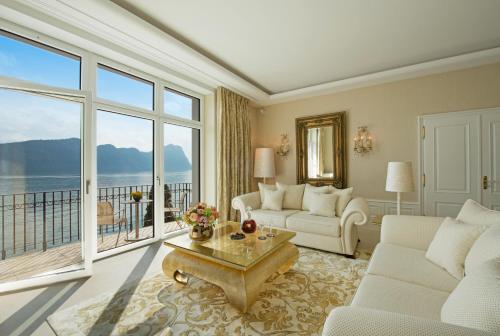 Deluxe Residence with Lake View