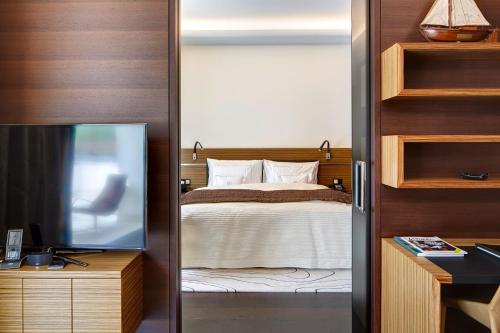 Suite with Mountain View