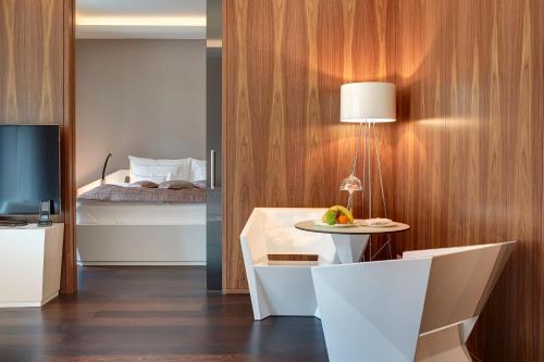 Suite with Mountain View