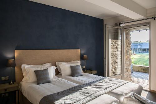 Comfort Room with Swimming pool view