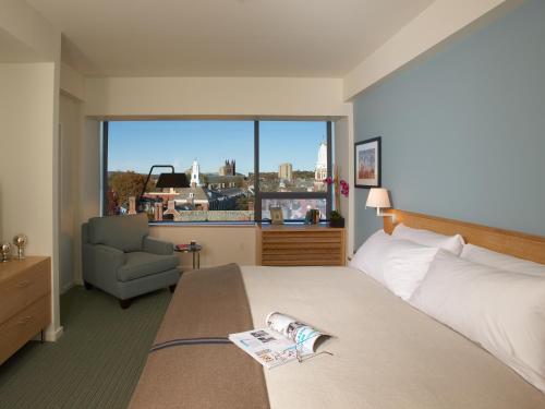 Deluxe King, Campus View
