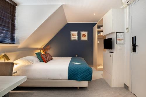 Small Single Room