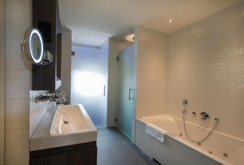 Suite, Tower