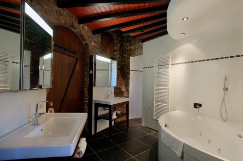Suite, Tower