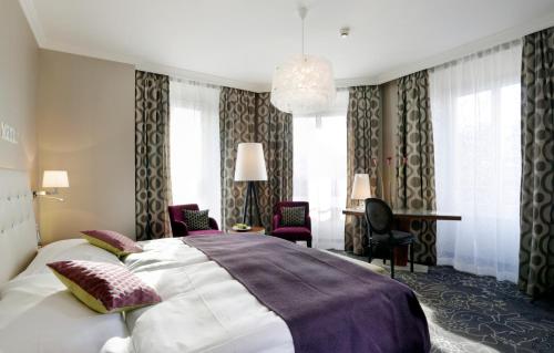 Deluxe Triple Room with City View