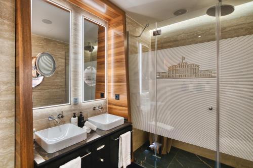Deluxe Triple Room with City View