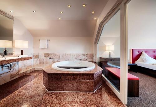 Suite with Whirlpool