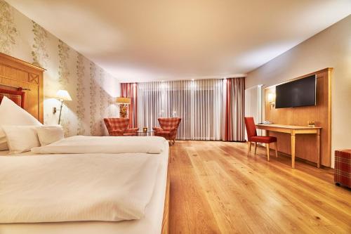 Deluxe Double Room with Forest View