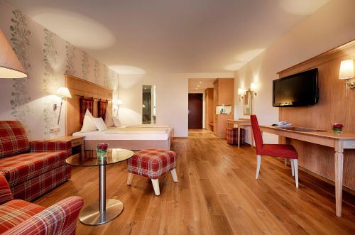 Deluxe Double Room with Forest View