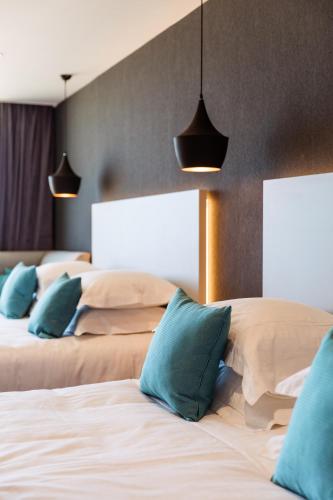 Junior Suite with Two Queen Beds and Sea View