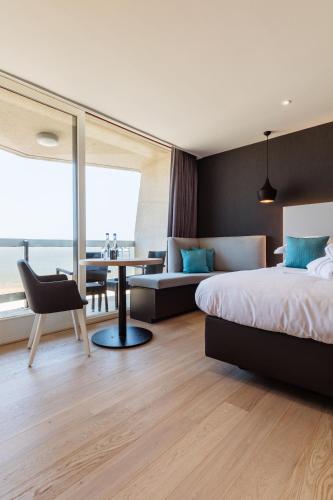 Junior Suite with Two Queen Beds and Sea View