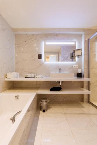 Junior Suite with Two Queen Beds and Sea View