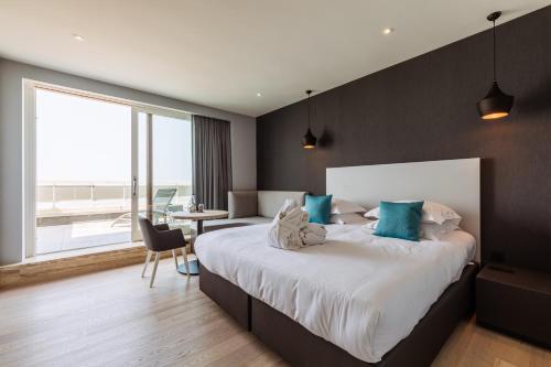 Deluxe Double Room with Balcony and Sea View