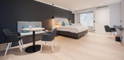 Junior Suite - Disability Access with Sea View