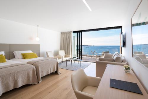 Signature Room with Terrace - Sea View