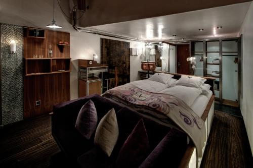 Cozy Art Double Room