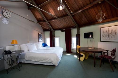 Large Double Room - Reservoir
