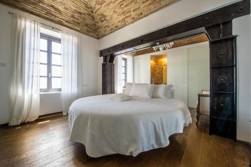 Suite with Sea View - Main Building 