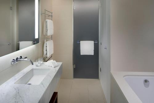 La Maisonette Loft Suite with Private Pool - Split Level