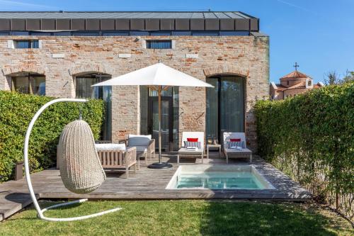 La Maisonette Loft Suite with Private Pool - Split Level
