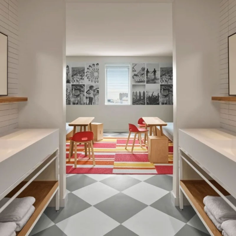 Octo Room with Eight Bunk Beds 