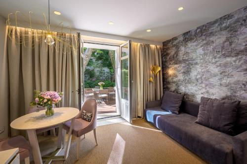Deluxe Double or Twin Room (2 Adults + 2 Children) 