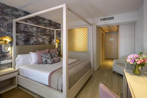 Deluxe Double Room (2 Adults + 1 Child)